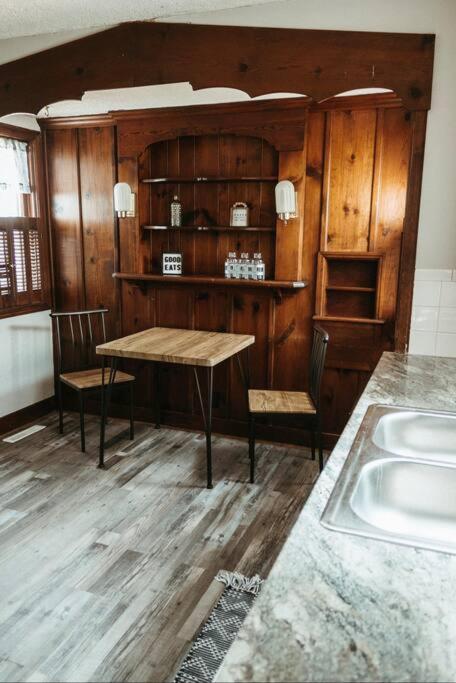 Bluebird Cottage, Walking Distance To Fairgrounds 哈金森 外观 照片