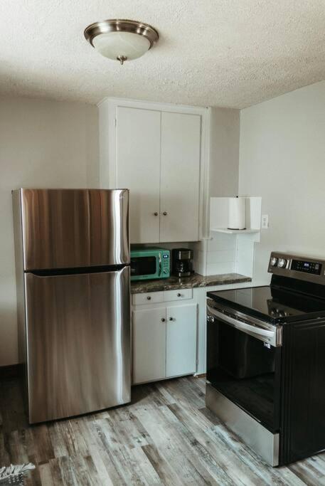 Bluebird Cottage, Walking Distance To Fairgrounds 哈金森 外观 照片