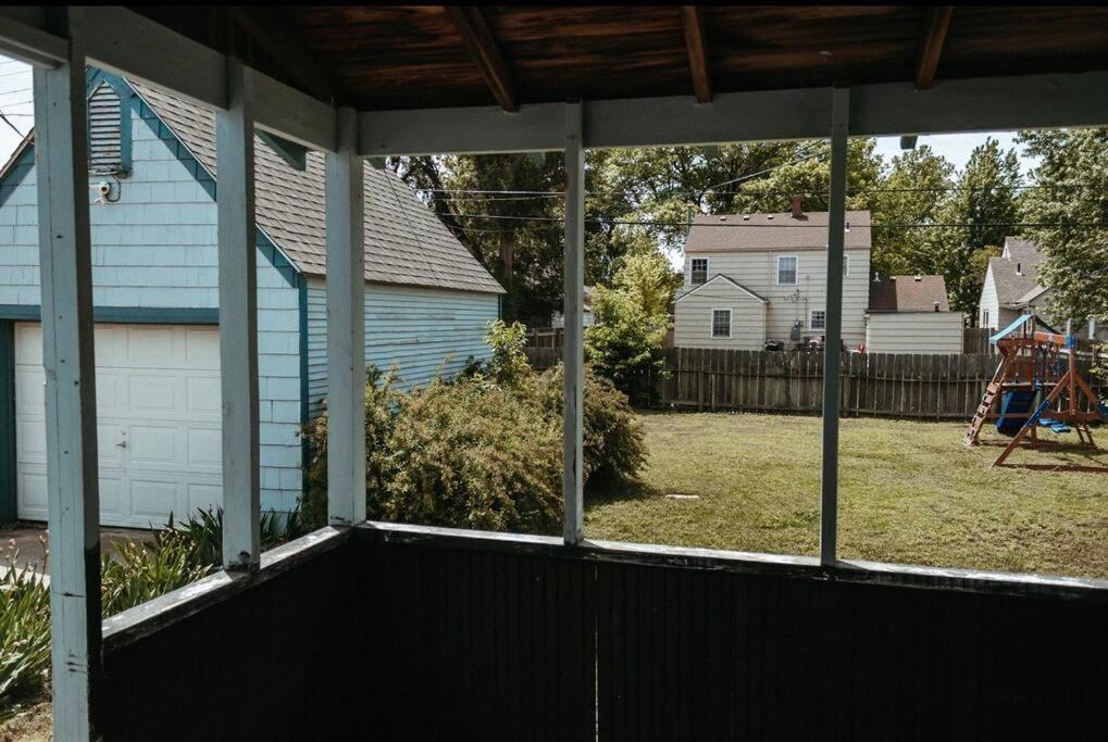 Bluebird Cottage, Walking Distance To Fairgrounds 哈金森 外观 照片